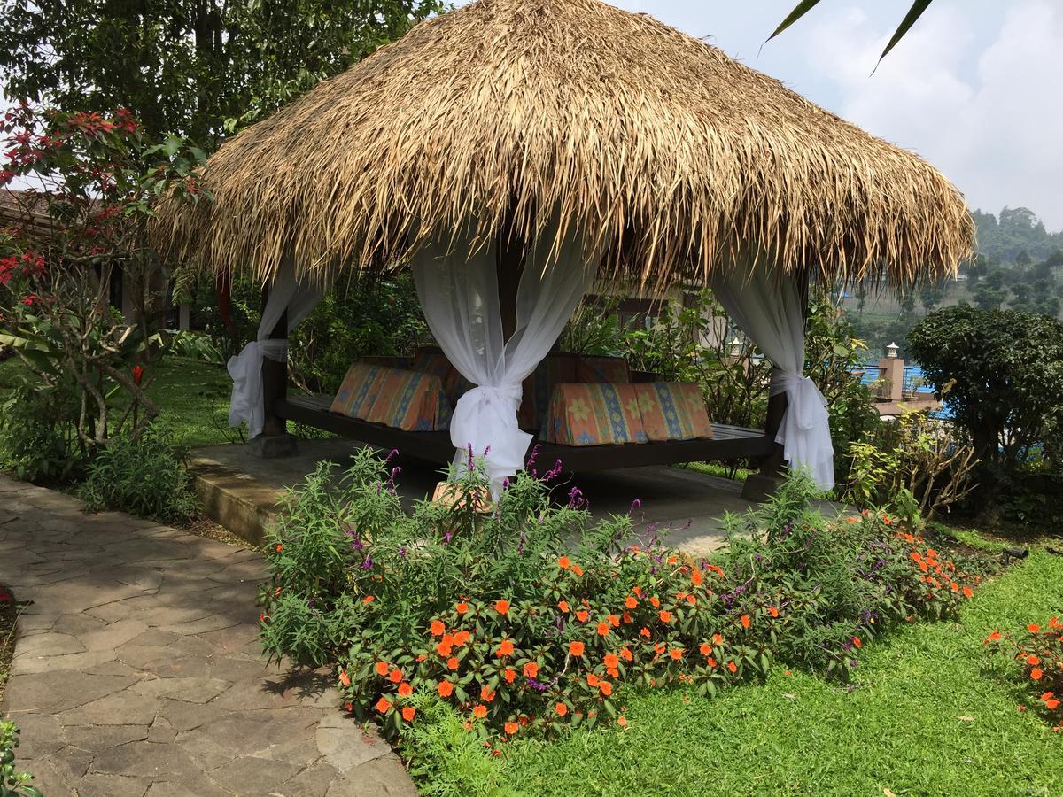La Oma Otel Lembang Dış mekan fotoğraf